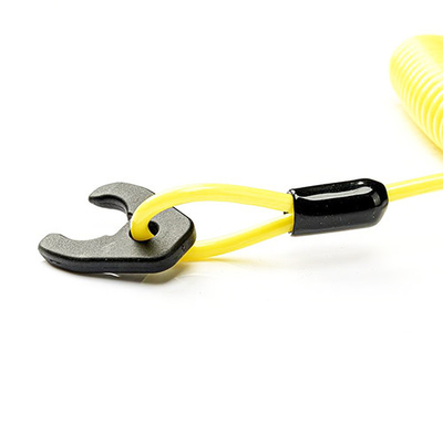 旋回装置が付いている黄色いばねのコイルの締縄のジェット機のスキーを使用して反低下