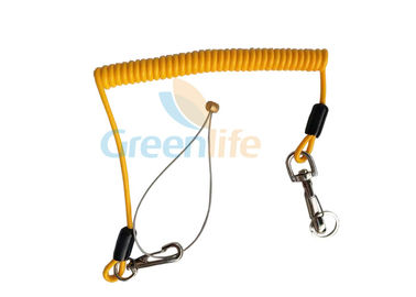 落下保護螺線形によって巻かれる用具の鎖の高い安全性のスナップのホックのコードの固体黄色