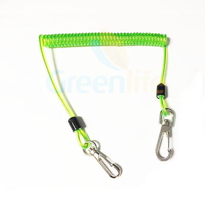 透明な緑のプラスチック中ワイヤーが付いているコイルの締縄の安全用具によって巻かれるテザー